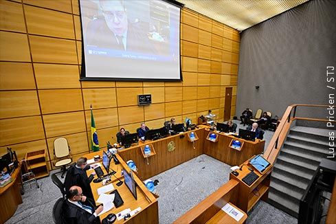 Capa da notícia: Alteração de paternidade em registro civil de criança exige ação própria e não pode ser feita por acordo